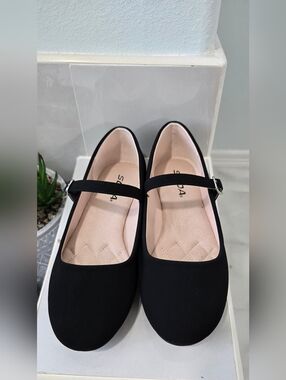 New. SODA Black W-Verve Flats